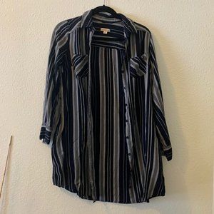 Black & White long sleeve comfy shirt.